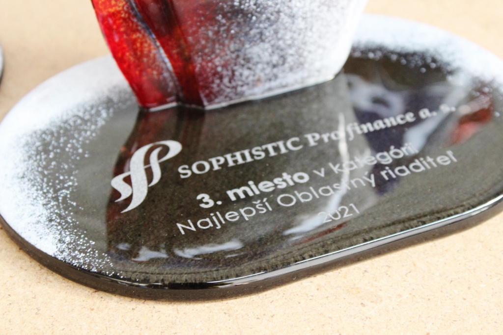 skleněné trofejeSkleněné trofeje pro firmu SOPHISTIC Pro finance